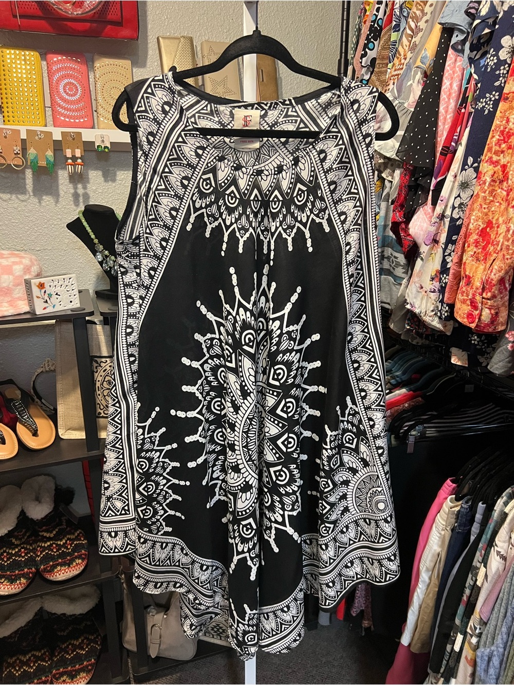 Fashion Style Black & White Sleeveless Midi Dress with Mandala Print